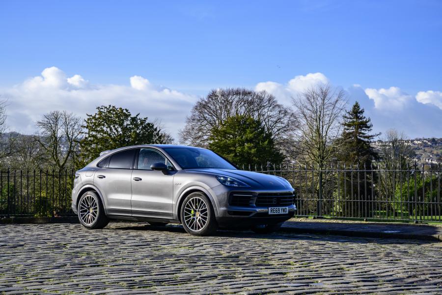  Porsche Cayenne E-Hybrid Coupe 2019 года  (UK) (фото 1 из 33)